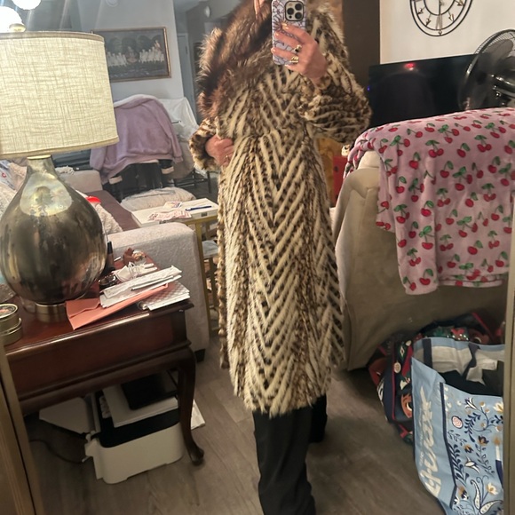 GENUINE LEOPARD FUR  VINTAGE FABULOUS LONG COAT ADDITIONAL PHOTOS!! - Picture 3 of 17